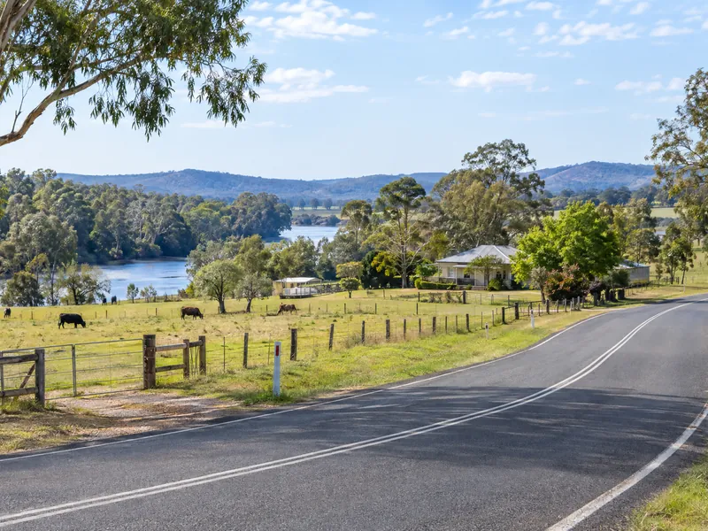 Gilletts Ridge local airport transfer area